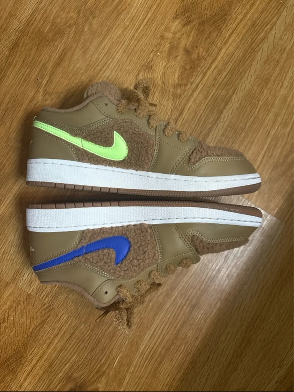Nike teddy bear low grade school 6.5